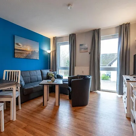 Ferienwohnung-30-strandhaus-moenchgut-endloser-sandstrand-und-das-weite-meer * Lobbe