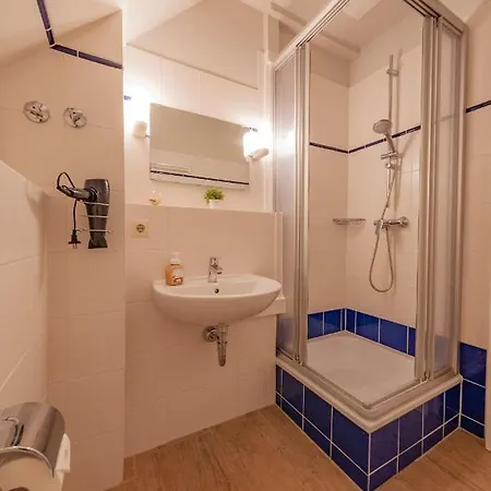 Ferienwohnung-30-strandhaus-moenchgut-endloser-sandstrand-und-das-weite-meer Lobbe